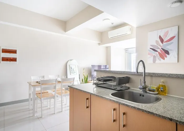 Uptown Parksuites Bgc Stylish 2br Fast Wifi Washer Balcony Apartment Manila