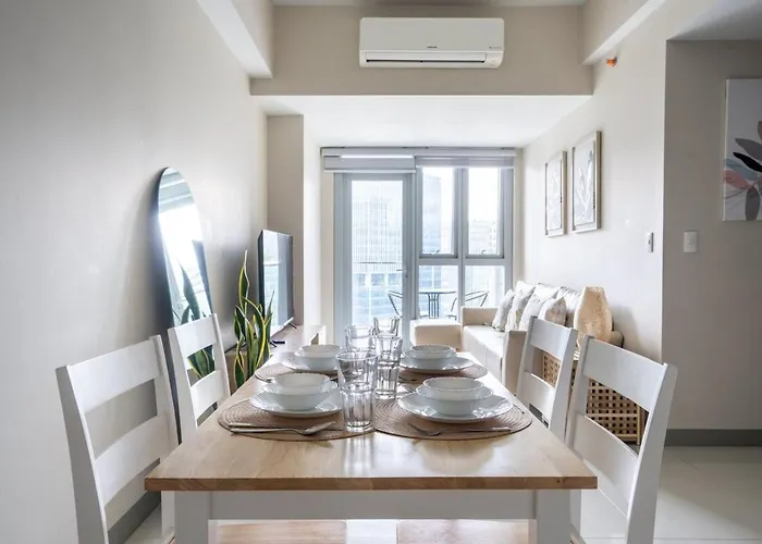 Uptown Parksuites Bgc Stylish 2br Fast Wifi Washer Balcony Apartment *