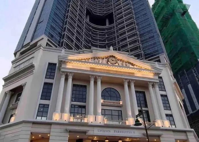 Uptown Parksuites Bgc Stylish 2br Fast Wifi Washer Balcony *