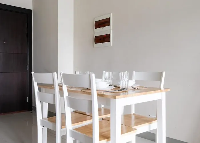 Uptown Parksuites Bgc Stylish 2br Fast Wifi Washer Balcony Apartment *